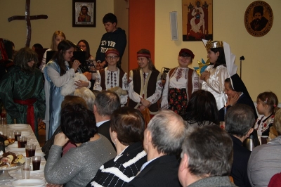 Спільне колядування у церковній світлиці в Ґіжицьку 2014